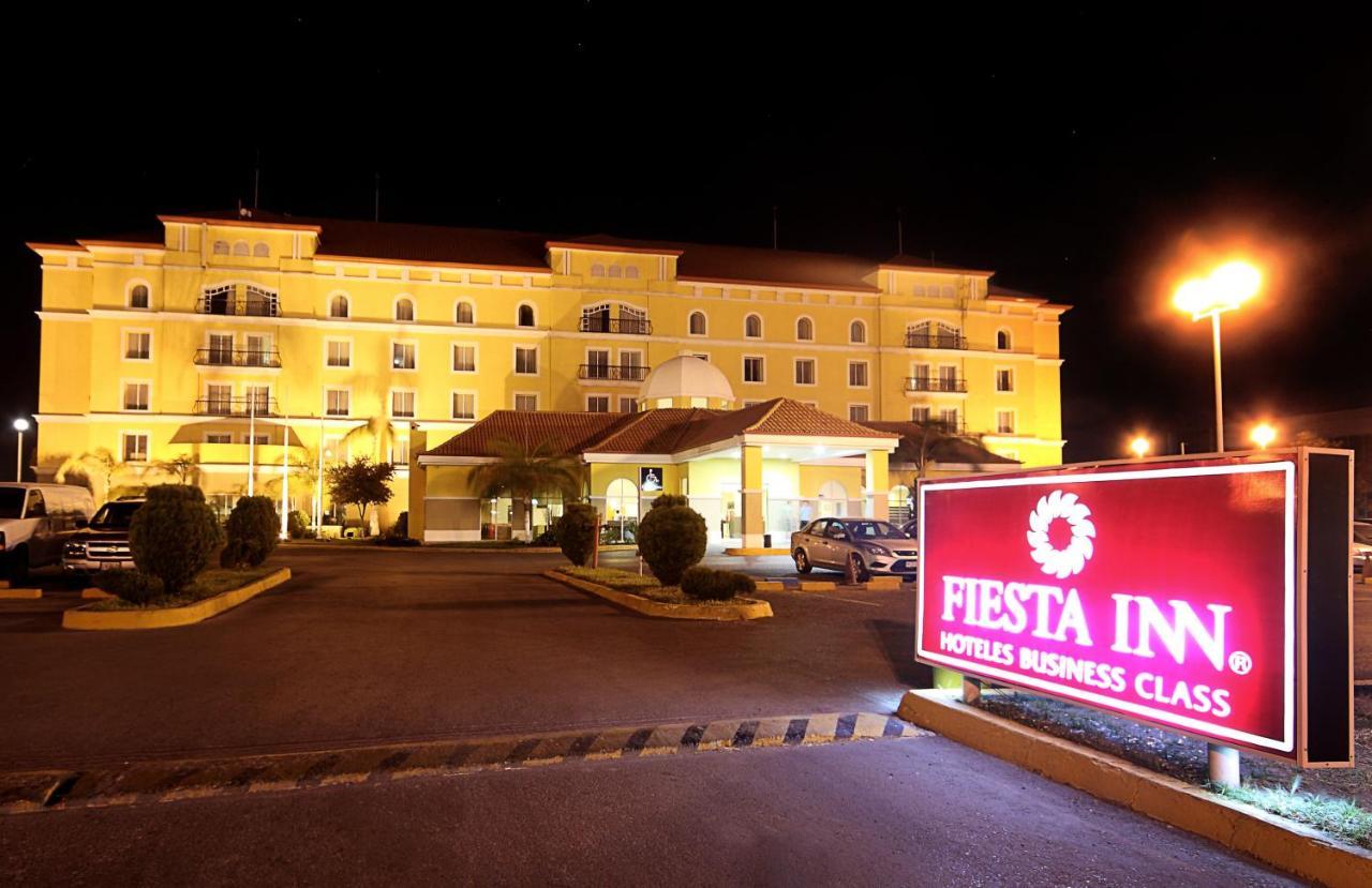 Fiesta Inn Express Нуэво-Ларедо Экстерьер фото