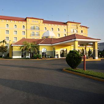 Fiesta Inn Express Нуэво-Ларедо Экстерьер фото