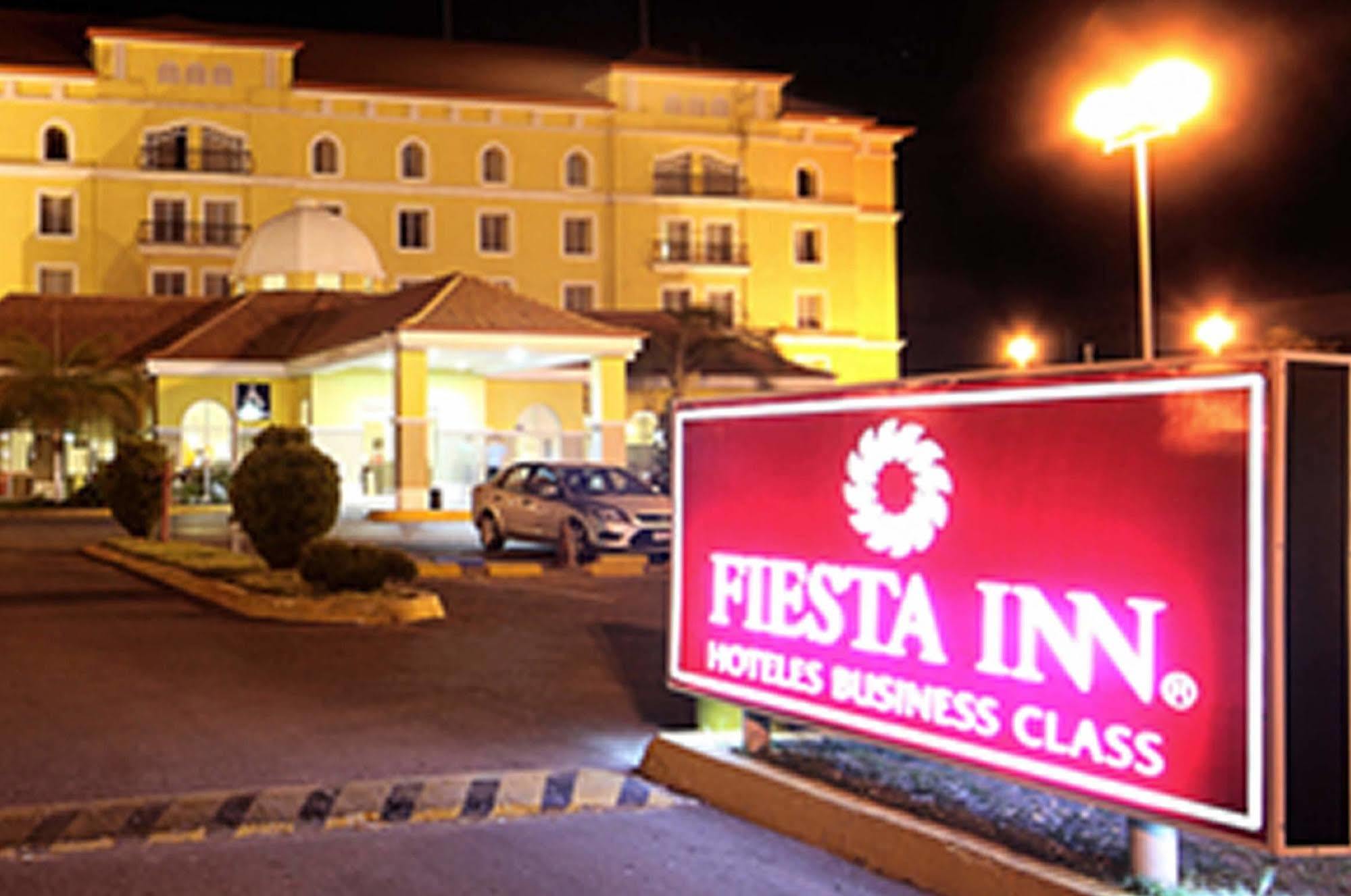 Fiesta Inn Express Нуэво-Ларедо Экстерьер фото