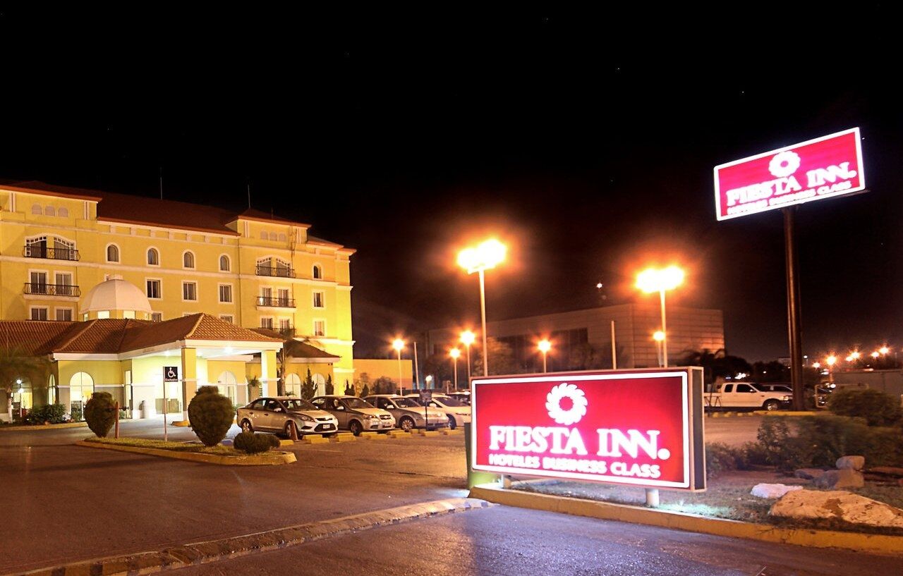 Fiesta Inn Express Нуэво-Ларедо Экстерьер фото